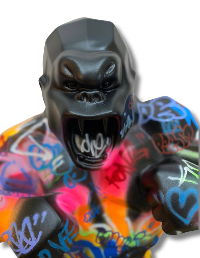 Sculpture Wild Kong noir mat tagué